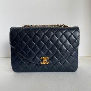 Chanel half moon navy (vintage)